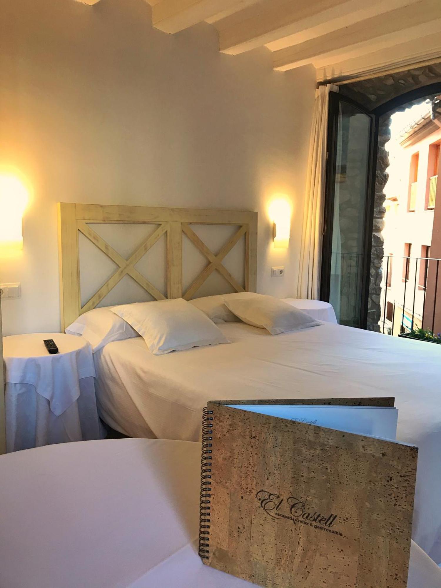 El Castell De La Pobla De Lillet (Adults Only) Villa Eksteriør billede