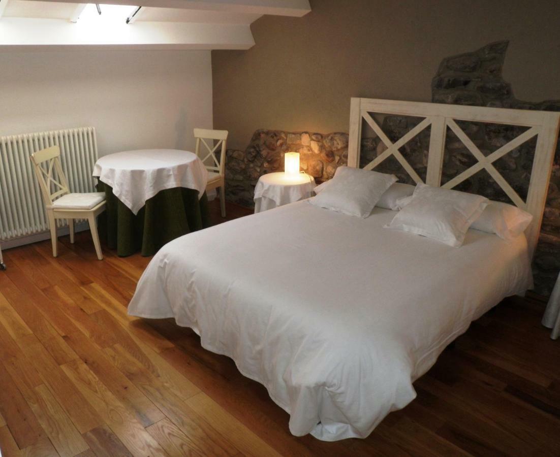El Castell De La Pobla De Lillet (Adults Only) Villa Eksteriør billede